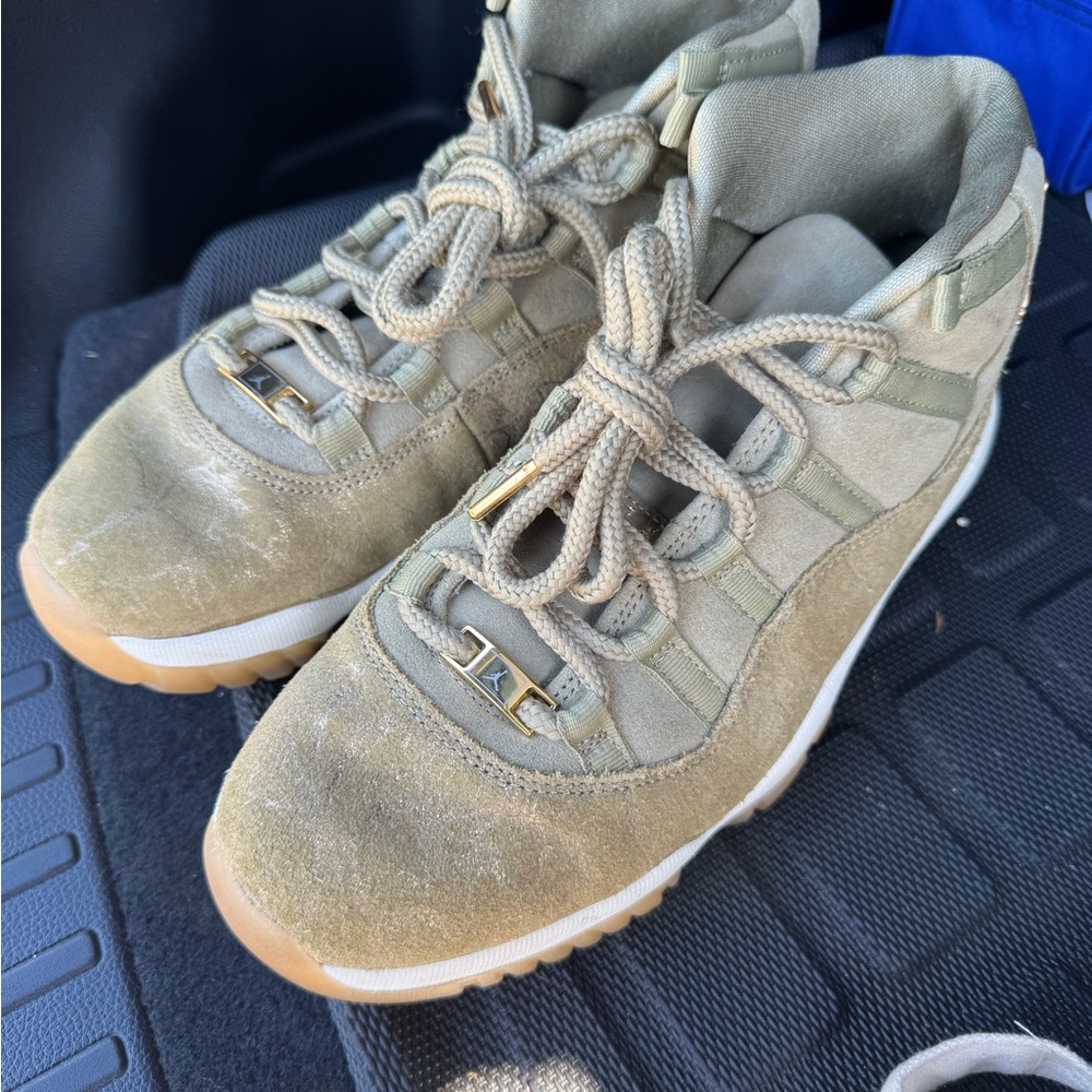 Air Jordan retro olive lux